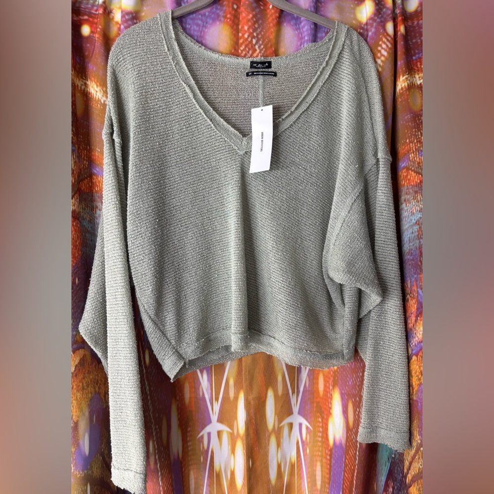 Urban Outfitters V-Neck Knit Sweater 💚 NWT✨